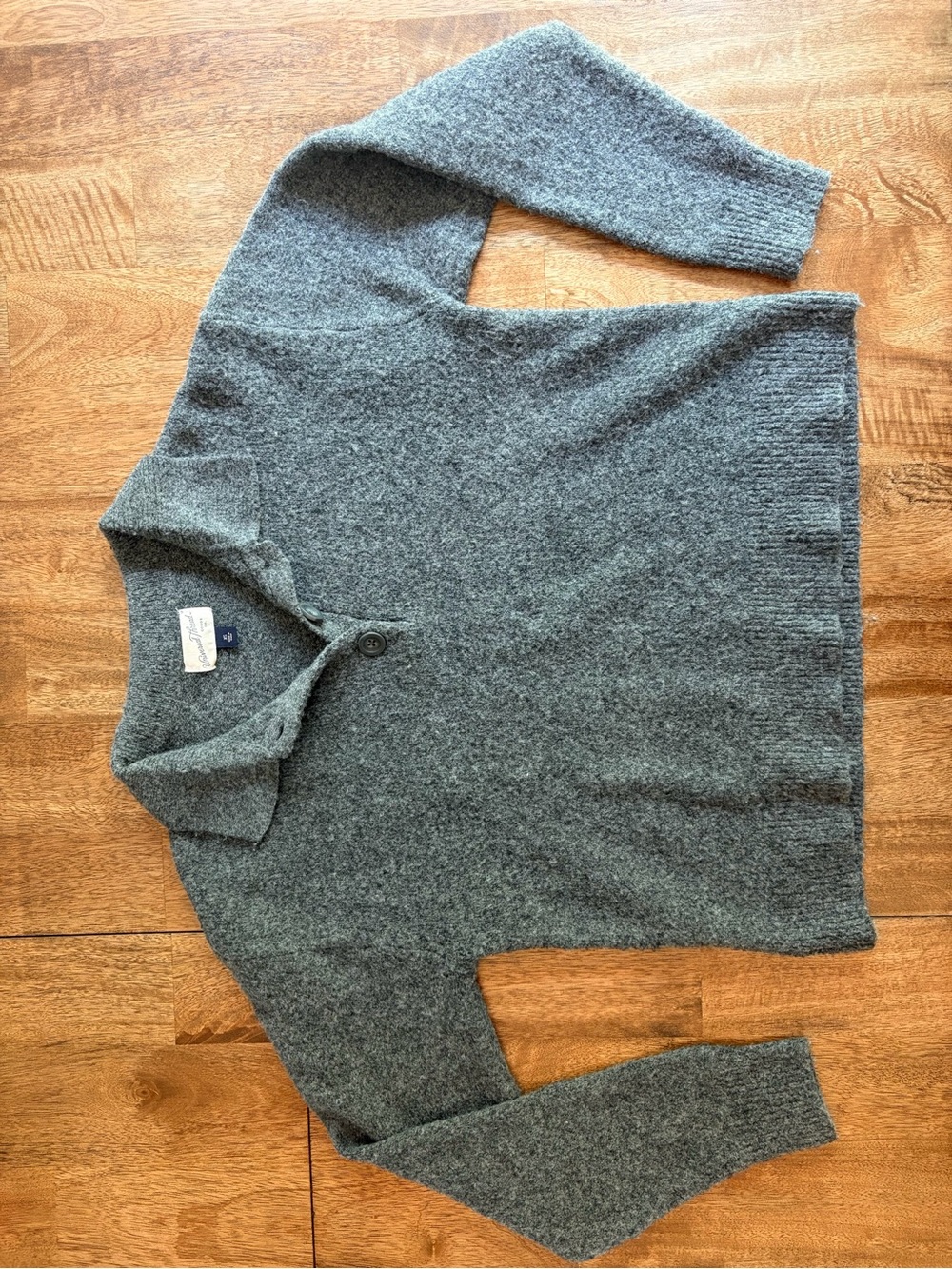 Universal Thread Women’s Heather Gray V-Neck Polo Sweater.